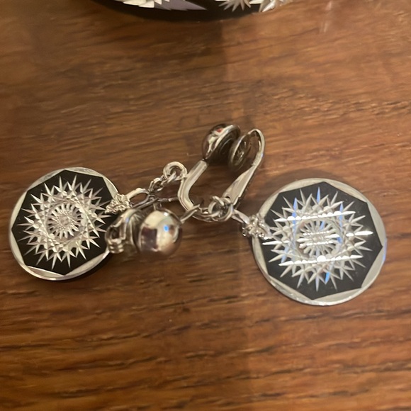 Elegant Black and Silver Bracelet and Earrings Set - Picture 2 of 3